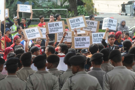 Ratusan buruh dukung KPK