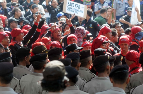 Ratusan buruh dukung KPK