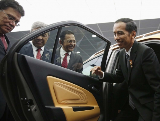Ambisi produksi mobil nasional, Jokowi kunjungi pabrik Proton