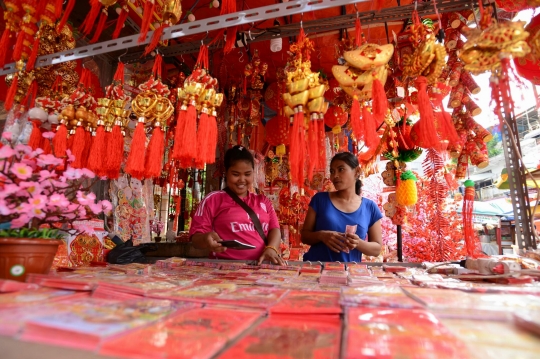 Berburu pernak-pernik Imlek di Pasar Glodok