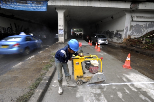 Pemprov DKI kebut perbaikan jalan rusak gara-gara banjir