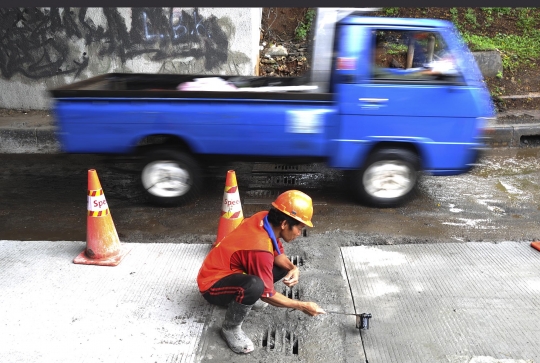 Pemprov DKI kebut perbaikan jalan rusak gara-gara banjir