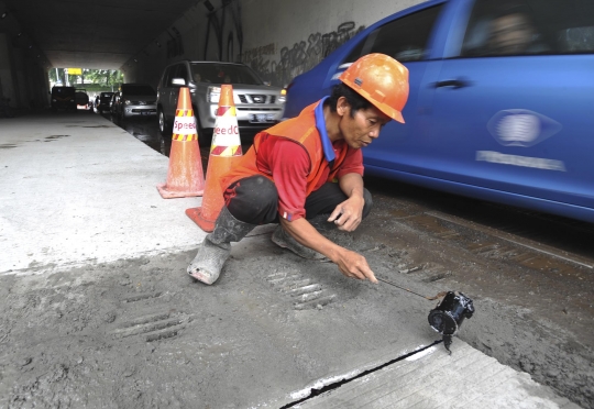 Pemprov DKI kebut perbaikan jalan rusak gara-gara banjir