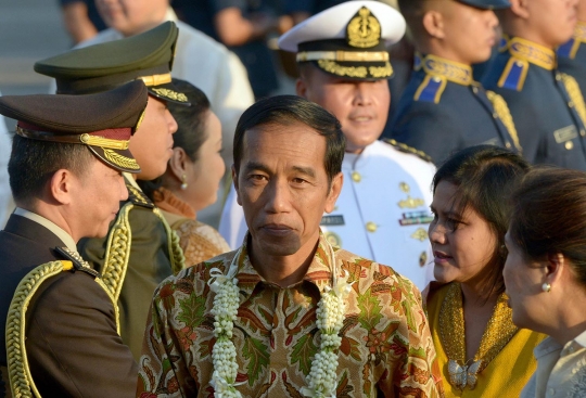 Tiba di Filipina, Presiden Jokowi disambut barisan militer