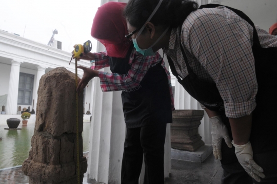 Kebanjiran, koleksi Museum Nasional dibungkus plastik