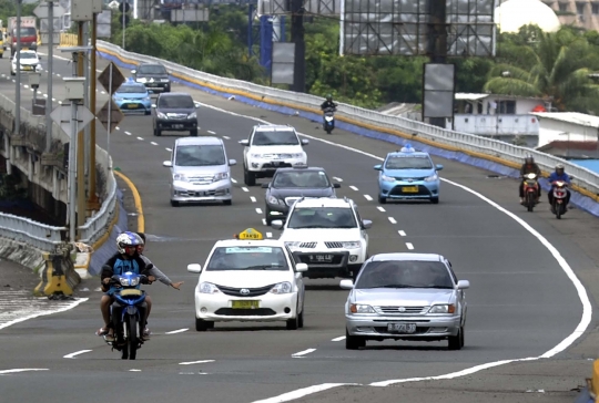 Jalanan Grogol kebanjiran, Tol Pluit-Slipi dibuka bagi sepeda motor