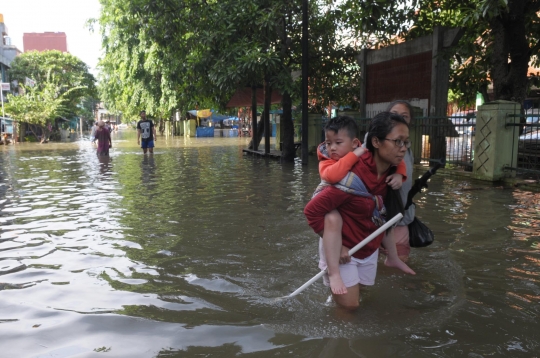 Nasib warga Sunter tak leluasa beraktivitas karena banjir