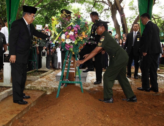 Wapres Jusuf Kalla jadi inspektur upacara pemakaman Andi Oddang