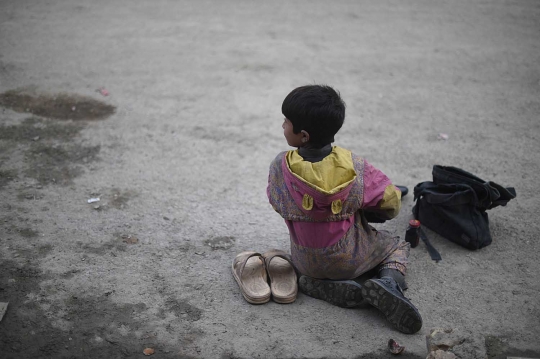 Kisah Sameiullah, bocah berjuang demi keluarga dengan nyemir sepatu