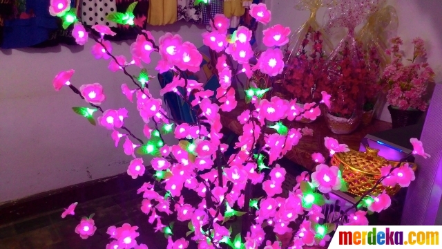 Foto : Seminggu jelang Imlek, pernak-pernik khas Tionghoa 