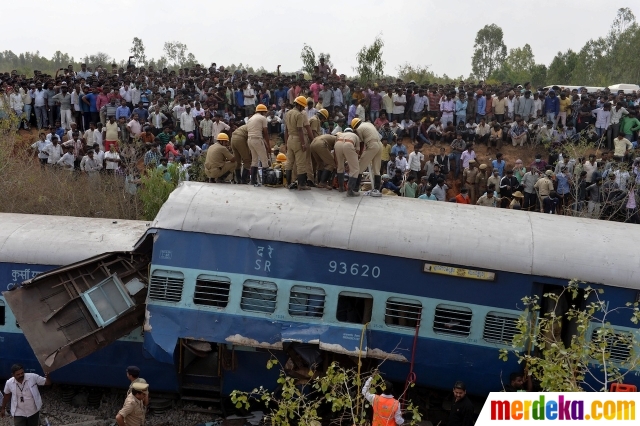 Foto : 5 Tewas dan 60 luka-luka dalam kecelakaan kereta di 