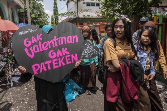 Aksi massa Hizbut Tahrir ajak warga Surabaya tidak rayakan Valentine