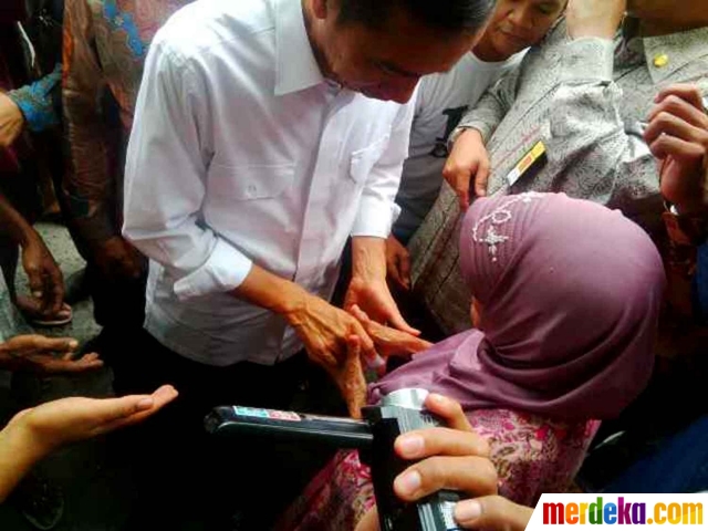 Foto : Suasana cair Jokowi dan pimpinan KIH makan bareng 