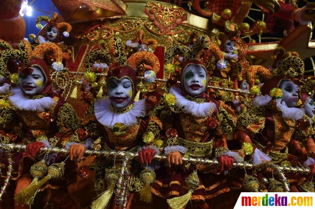 Foto : Parade penari berkostum unik hiasi Karnaval Sao 