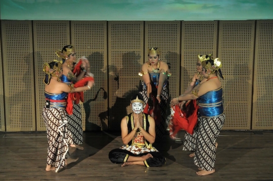 Aksi jurnalis berperan dalam seni drama wayang orang di GIK