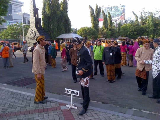 Lestarikan budaya, PNS Jateng diwajibkan berpakaian adat