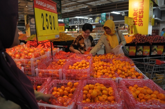 Jelang Imlek, Dinas Peternakan sidak makanan di Carrefour