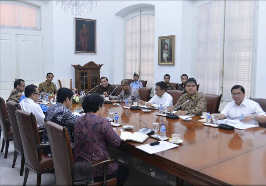 Jokowi gelar rapat persiapan Konferensi Asia-Afrika di Istana Bogor