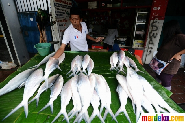 Foto : Jelang Imlek, ikan bandeng Pasar Bunga Rawa Belong 