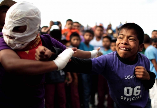 Serunya Xochimilcas, tradisi ajarkan anak hingga wanita bertarung