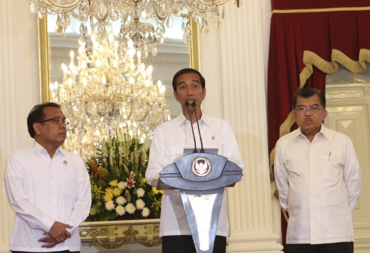 Gaya santai Jokowi umumkan pembatalan lantik Budi Gunawan