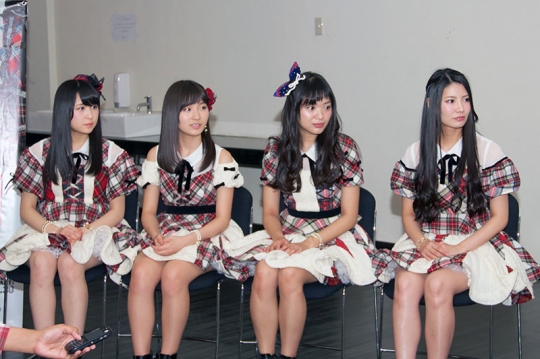 Kompaknya AKB48 dan JKT48 saat jelang konser bareng