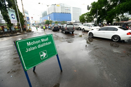 Banjir setengah meter, lalu lintas Jalan Gunung Sahari dialihkan