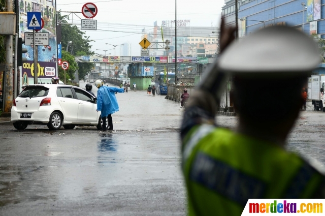 Foto : Banjir setengah meter, lalu lintas Jalan Gunung 