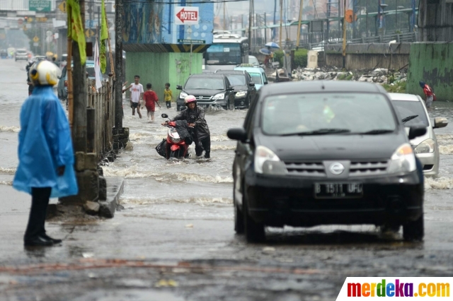 Foto : Banjir setengah meter, lalu lintas Jalan Gunung 