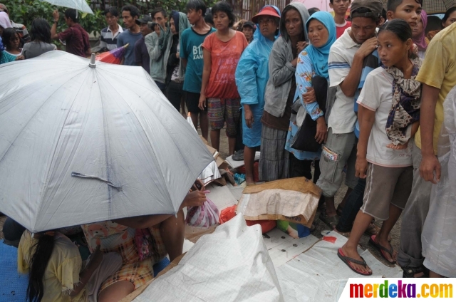 Foto : Ratusan pemburu angpau penuhi kelenteng di Petak 