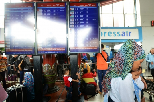 Delay, ratusan penumpang Lion Air terlantar di depan loket