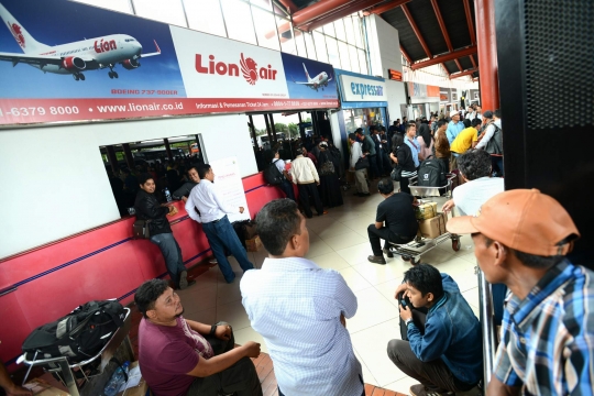 Delay, ratusan penumpang Lion Air terlantar di depan loket