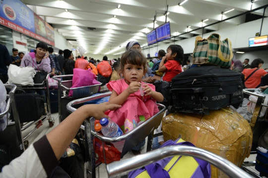 Terlantar, ratusan penumpang Lion Air menumpuk di dalam bandara