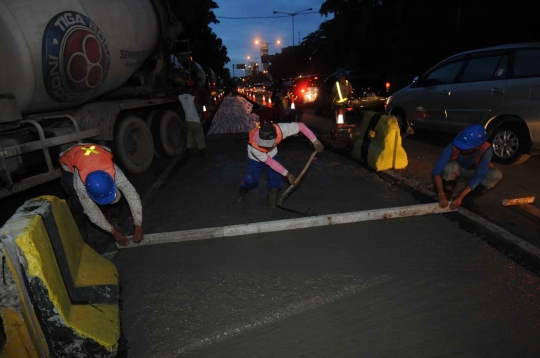 Proyek jalan layang khusus Bus Transjakarta mulai dikerjakan