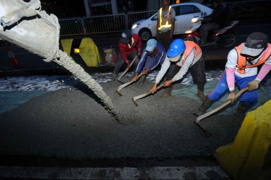 Proyek jalan layang khusus Bus Transjakarta mulai dikerjakan