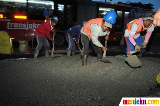 Foto : Proyek jalan layang khusus Bus Transjakarta mulai 