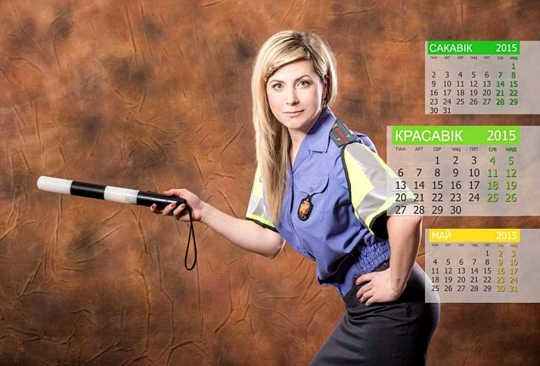 Gaya polisi wanita Belarusia cari sampingan jadi model kalender