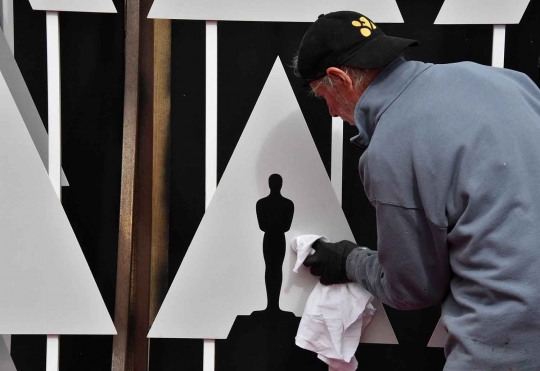 Mengintip kesibukan para pekerja siapkan panggung Piala Oscar 2015