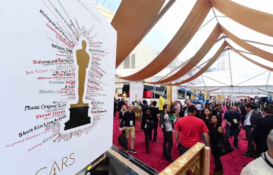Mengintip kesibukan para pekerja siapkan panggung Piala Oscar 2015