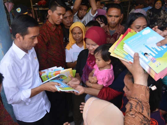 Usai peresmian, Jokowi blusukan ke TPI Panimbangan Tanjung Lesung