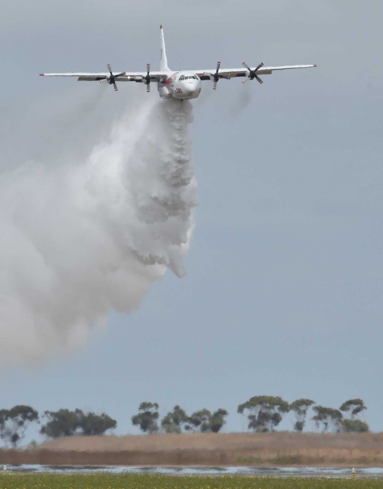 Aksi memukau pesawat akrobatik di Australia International Airshow