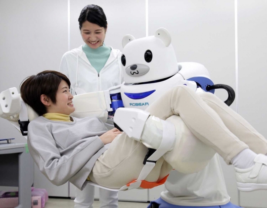 Canggih, robot perawat asal Jepang ini sanggup gendong orang lumpuh