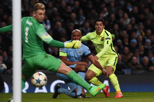 Luis Suarez permalukan Manchester City di Etihad