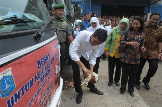 Jaga stabilitas harga beras, Jokowi salurkan 300 ribu ton raskin