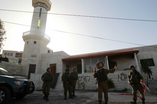 Ini masjid di Palestina yang dibakar dan dicoret gambar Bintang Daud