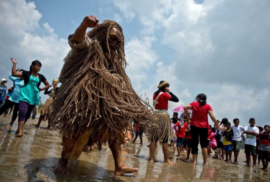 Mengintip ritual puja roh laut dari Suku Mah Meri