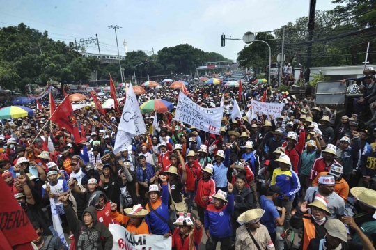 Demo kebijakan Susi, ribuan nelayan tutup Jalan Medan Merdeka Timur