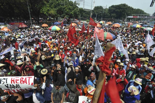 Demo kebijakan Susi, ribuan nelayan tutup Jalan Medan Merdeka Timur