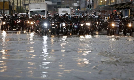 Parahnya banjir melanda kota terbesar di Brasil