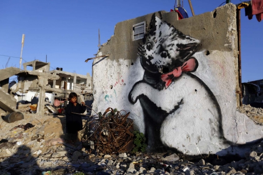 Grafiti terbaru karya Banksy hiasi reruntuhan bangunan di Gaza